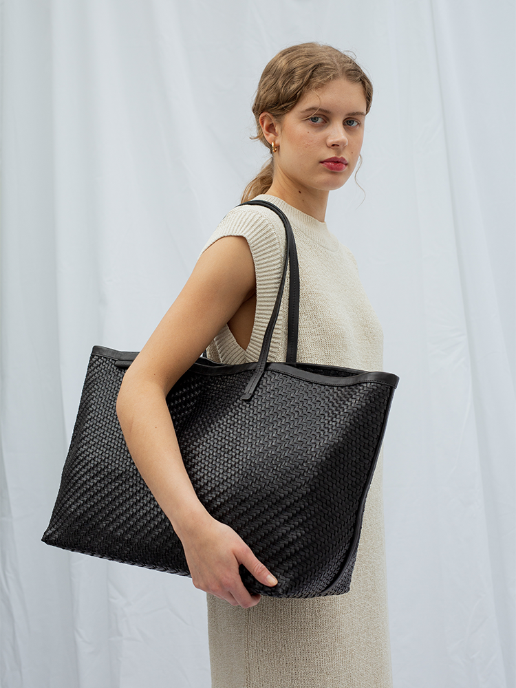 Cala Jade ISAI shopper bag on model