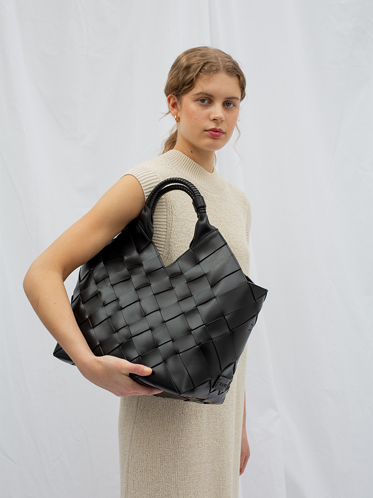 Cala Jade Misu L shoulder bag on model