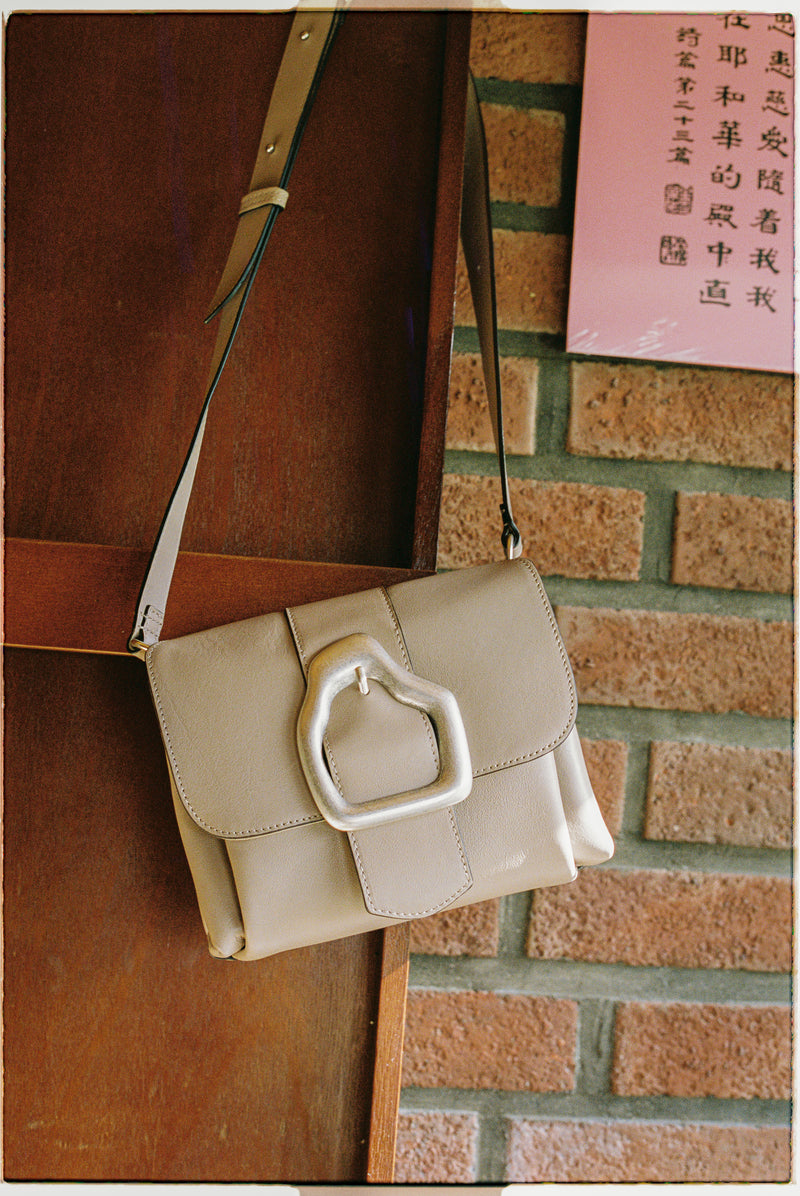 Cala jade nami shoulder bag in beige with a silver buckle