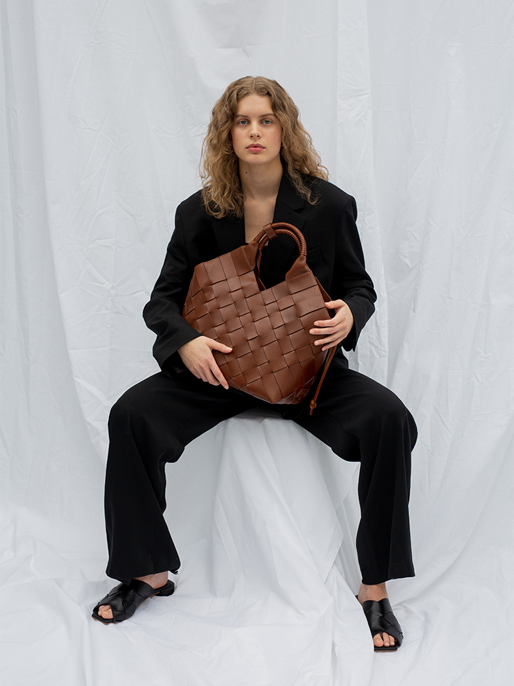 Cala Jade Misu L shoulder bag on model